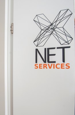 X-Net Logo in der Tür